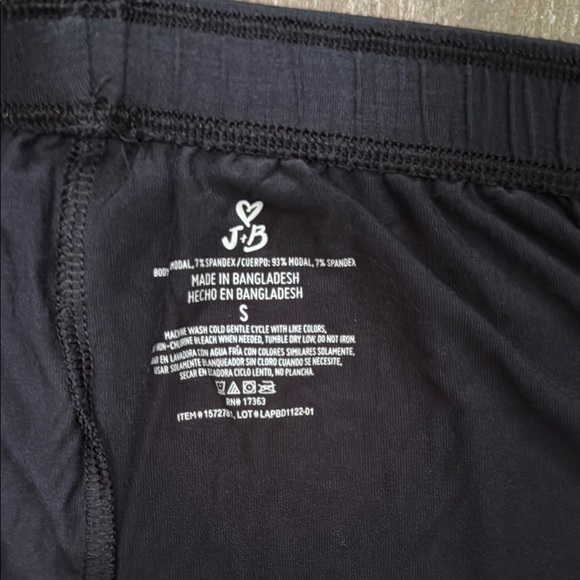 2 pairs of Casual Shorts one Gray & one Black with Drawstring - Picture 4 of 9